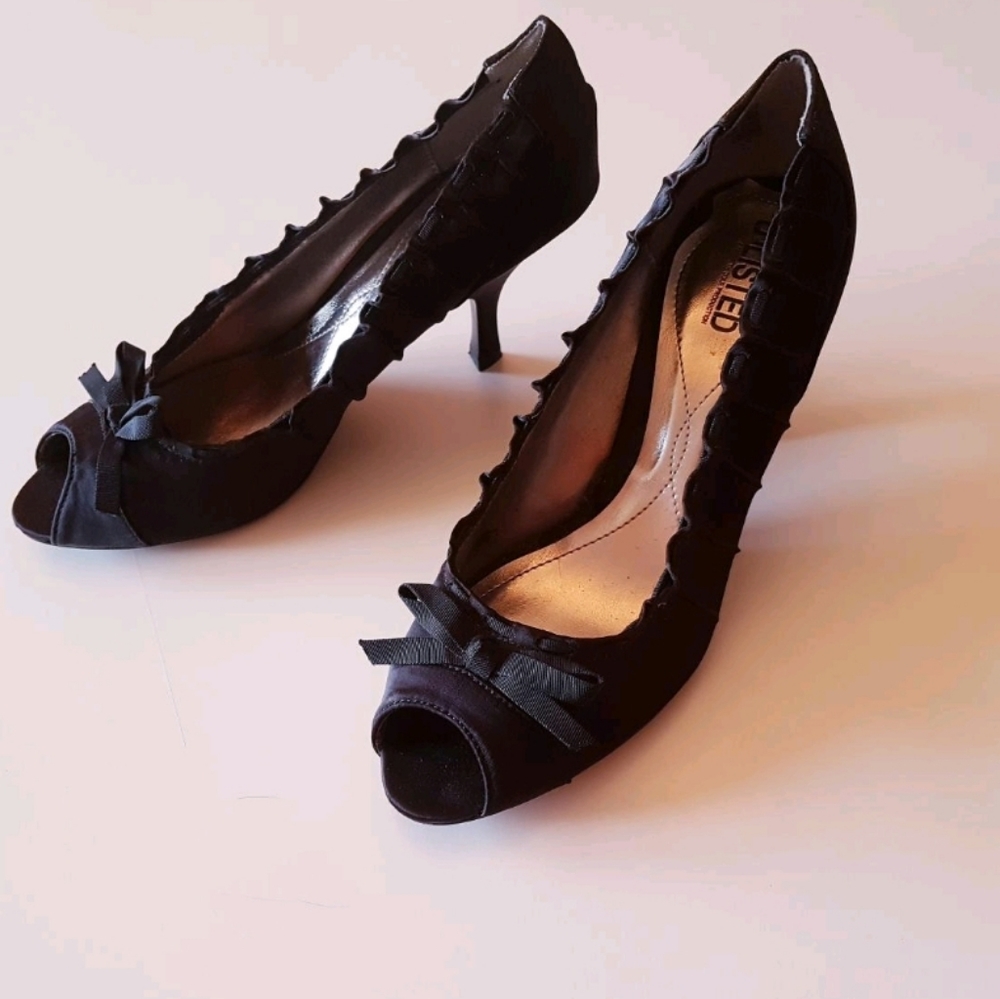 Kenneth Cole Unlisted satin peep toe pumps